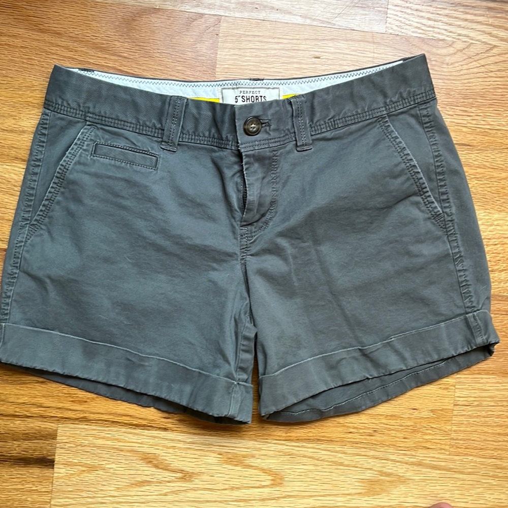 Old Navy gray women’s shorts. 5” inseam. Size 4